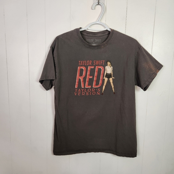 Taylor Swift Official Merch RED Album Taylors Version TV T-Shirt Womens Medium - Picture 10 of 10